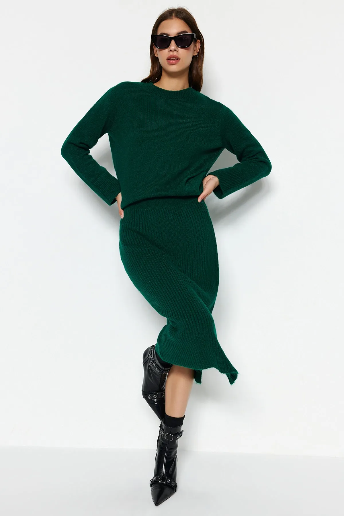 Trendyol Collection  Smaragdgrünes, weich strukturiertes Strickoberteil- und -unterteil-Set mit Rock TWOAW23AU00217