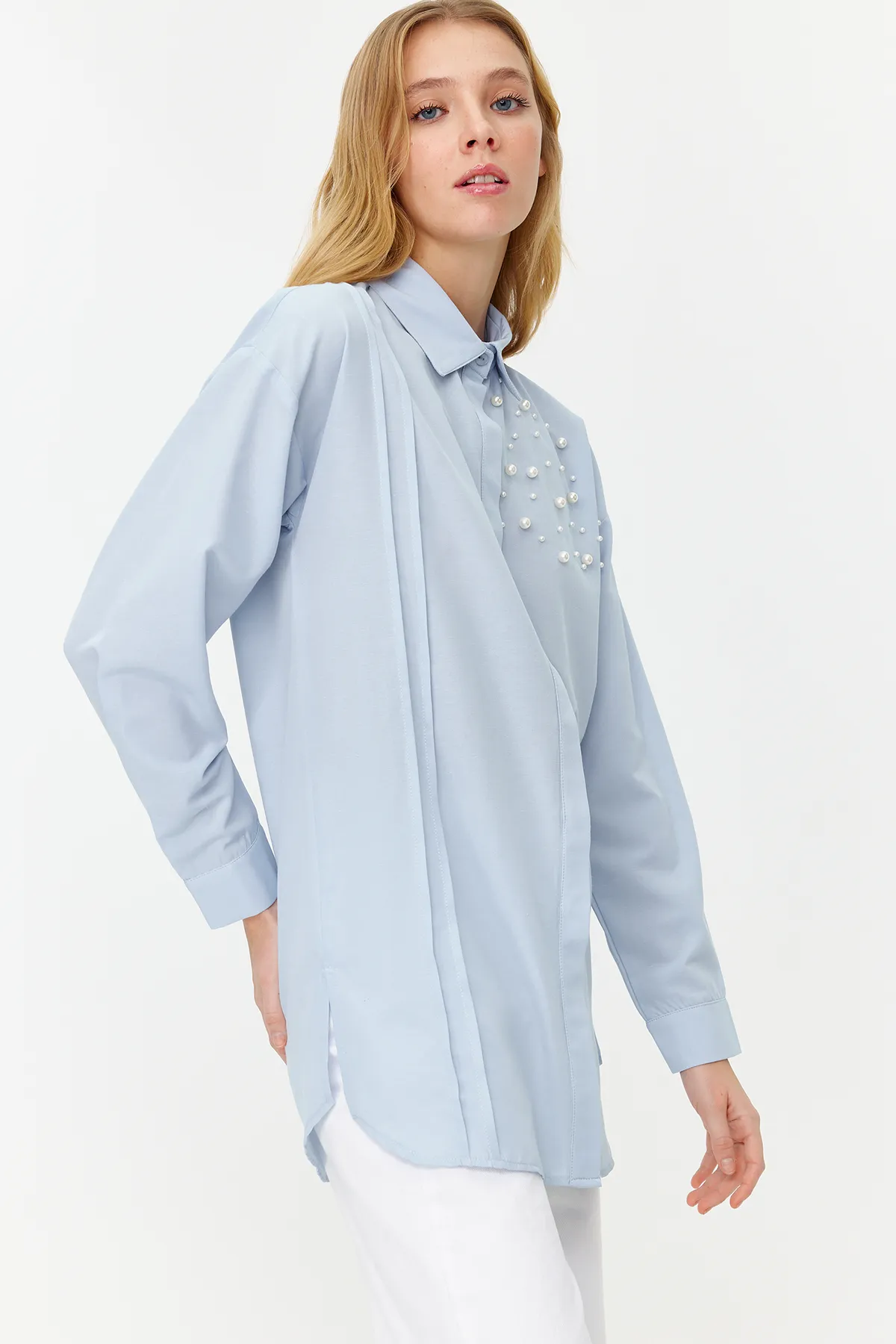 Trendyol Modest  Blaues, perlmuttfarbenes, gewebtes Baumwollhemd TCTSS24TG00032