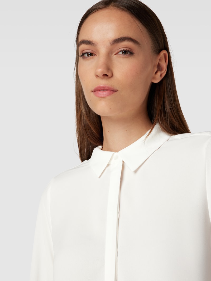 Bluse mit verdeckter Knopfleiste Modell 'CEMRE' in offwhite
