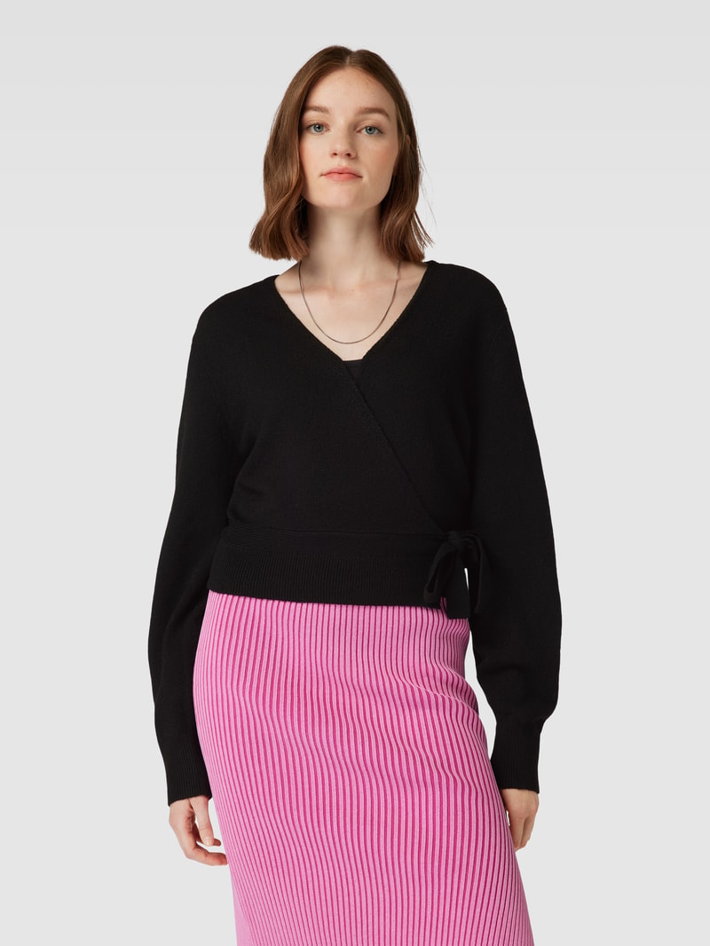 Strickjacke mit Schnürung in schwarz