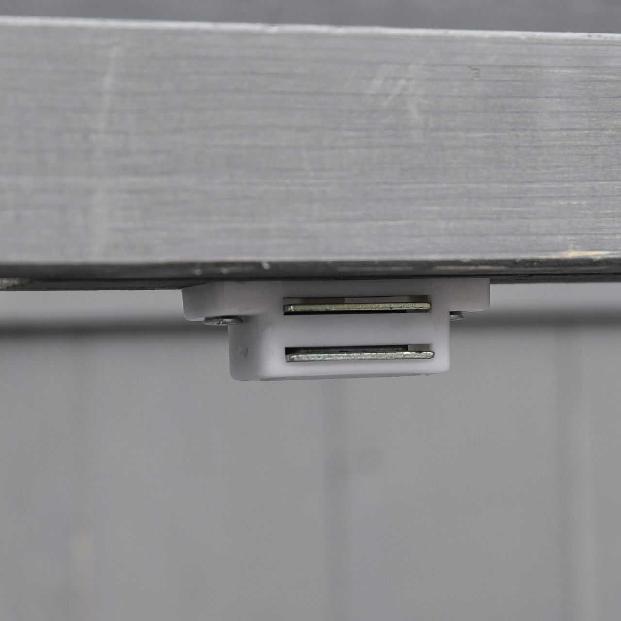 Outsunny Geräteschrank Geräteschuppen Holzschrank 2 Fächer Tannenholz Grau