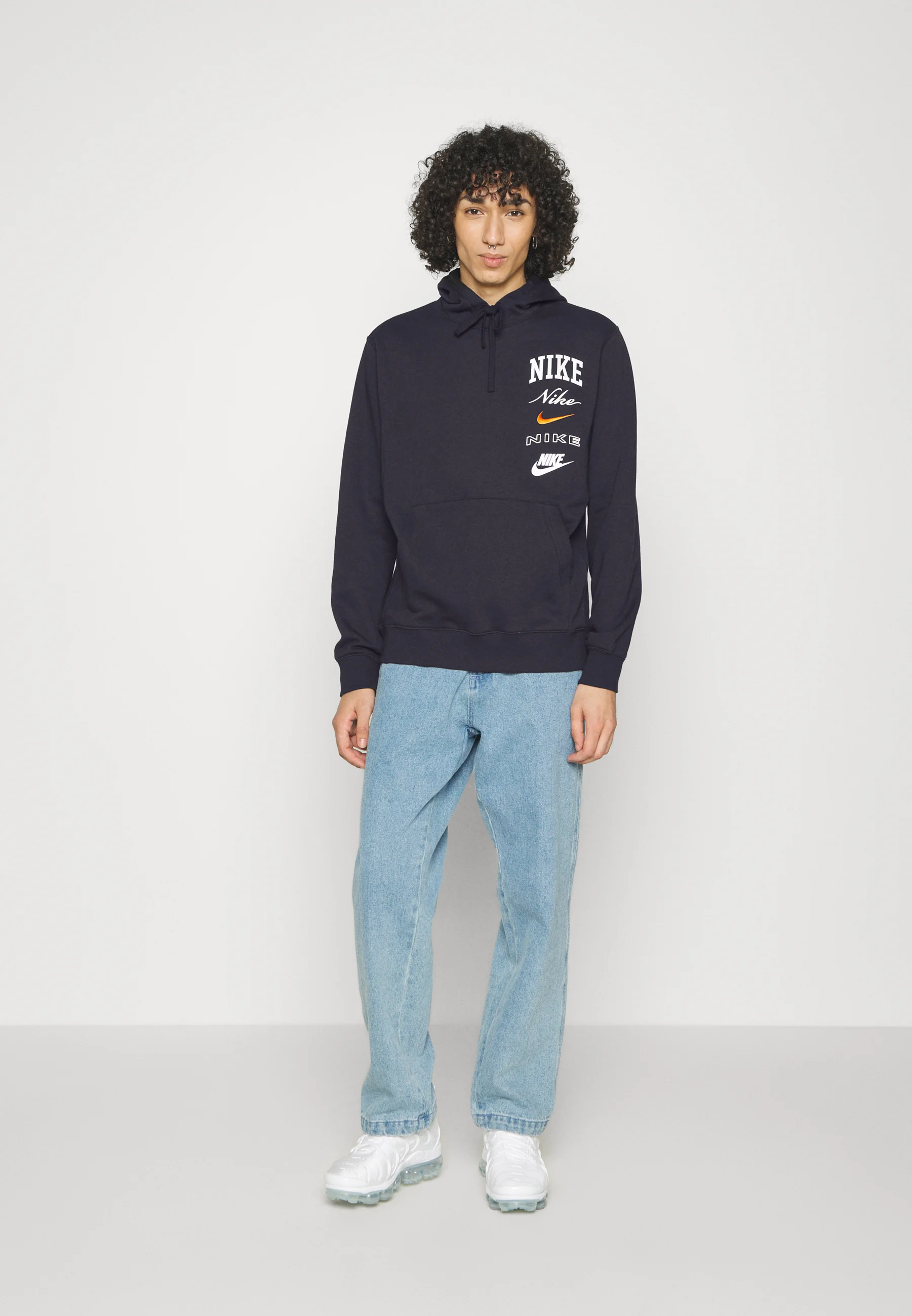 Nike Sportswear CLUB STACK - Sudadera con capucha