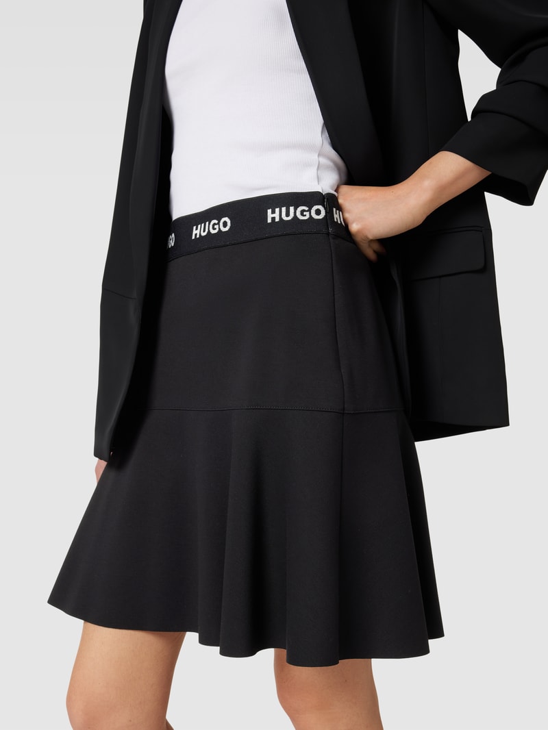 Minirock mit elastischem Logo-Bund Modell 'Relosana' in schwarz