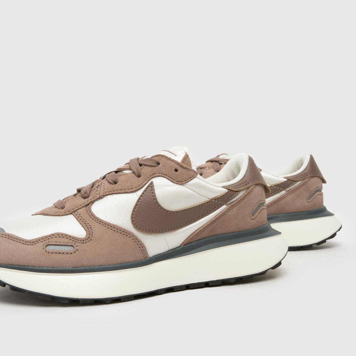 Superge Nike Phoenix Waffle v beli in rjavi barvi