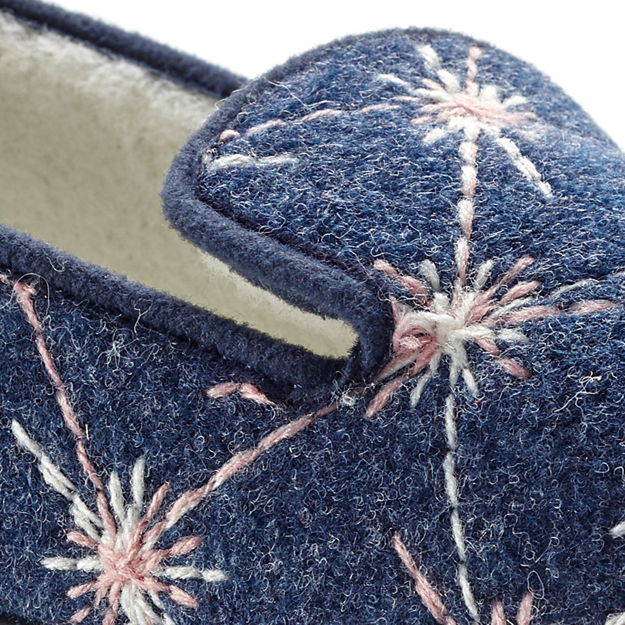 Chaussons fourrés brodés