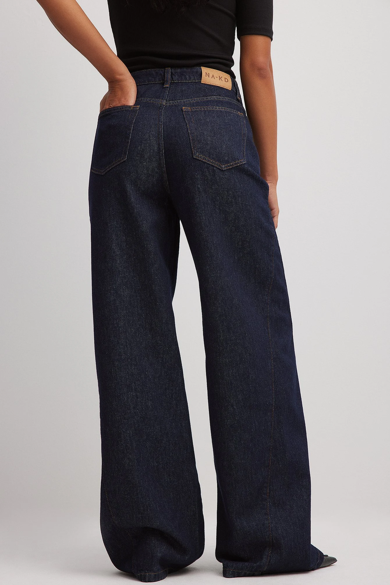 Jeans mit sehr weiten Beinen