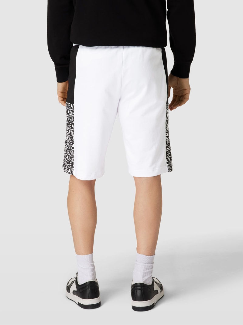 Sweatshorts mit Logo-Print in weiß