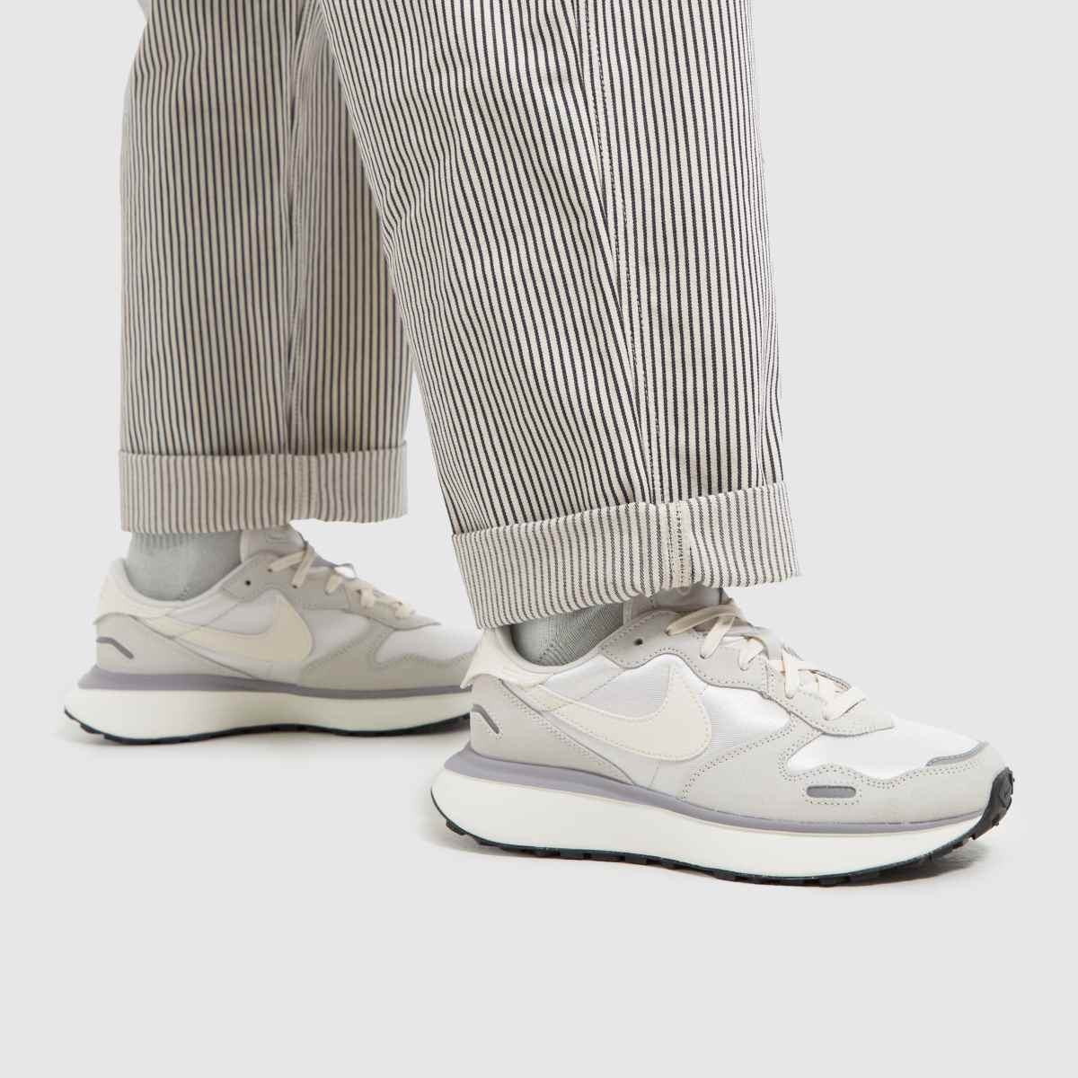 Nike Phoenix – Våffelskor i vitt och silver