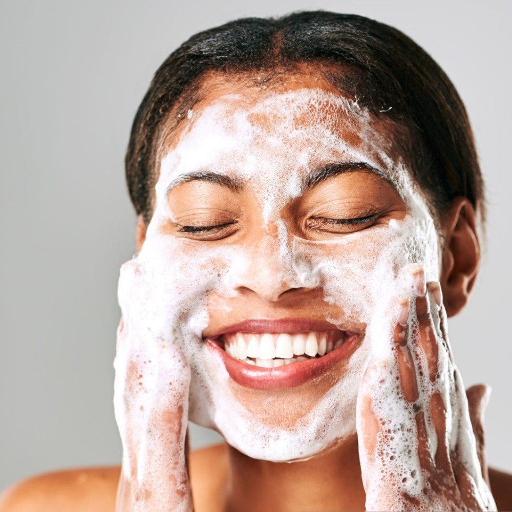 Pure White Cosmetics Oczyszczająca pianka oczyszczająca