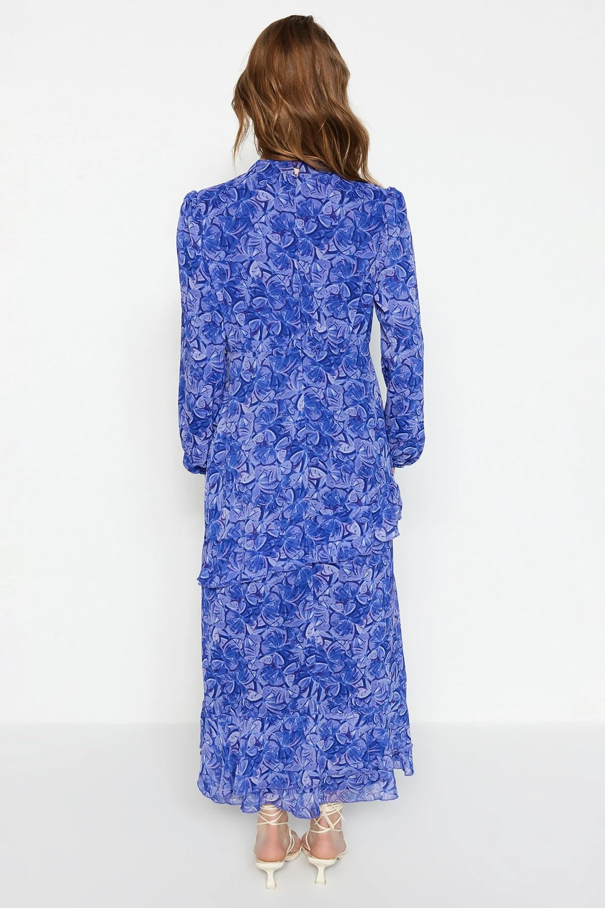 Trendyol Modest  Blaues Kleid aus gewebtem Chiffon mit Blumenrock und Rüschenfutter TCTSS23EB00160