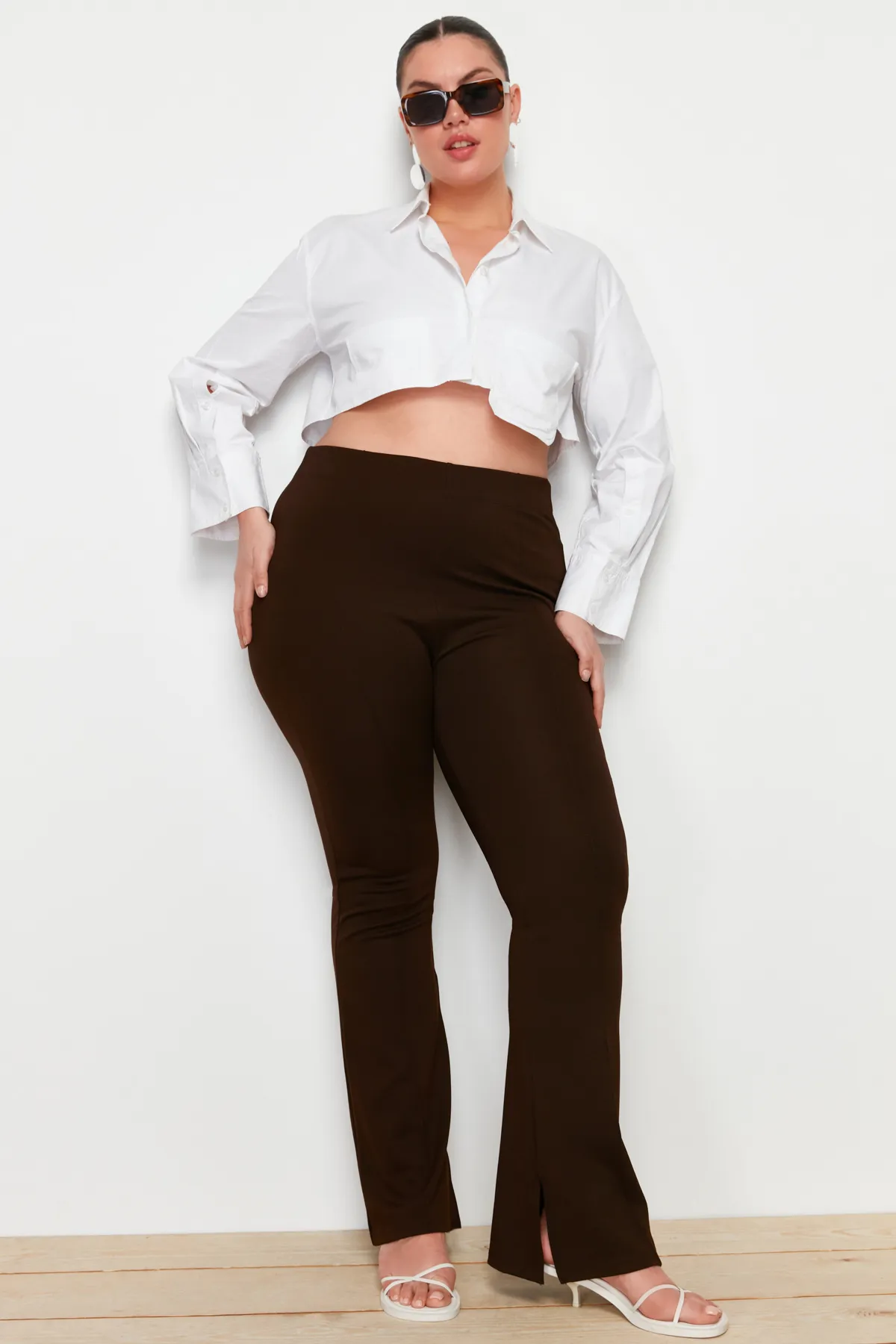 Trendyol Curve  Braune spanische Strickhose mit Schlitz TBBAW23AR00002
