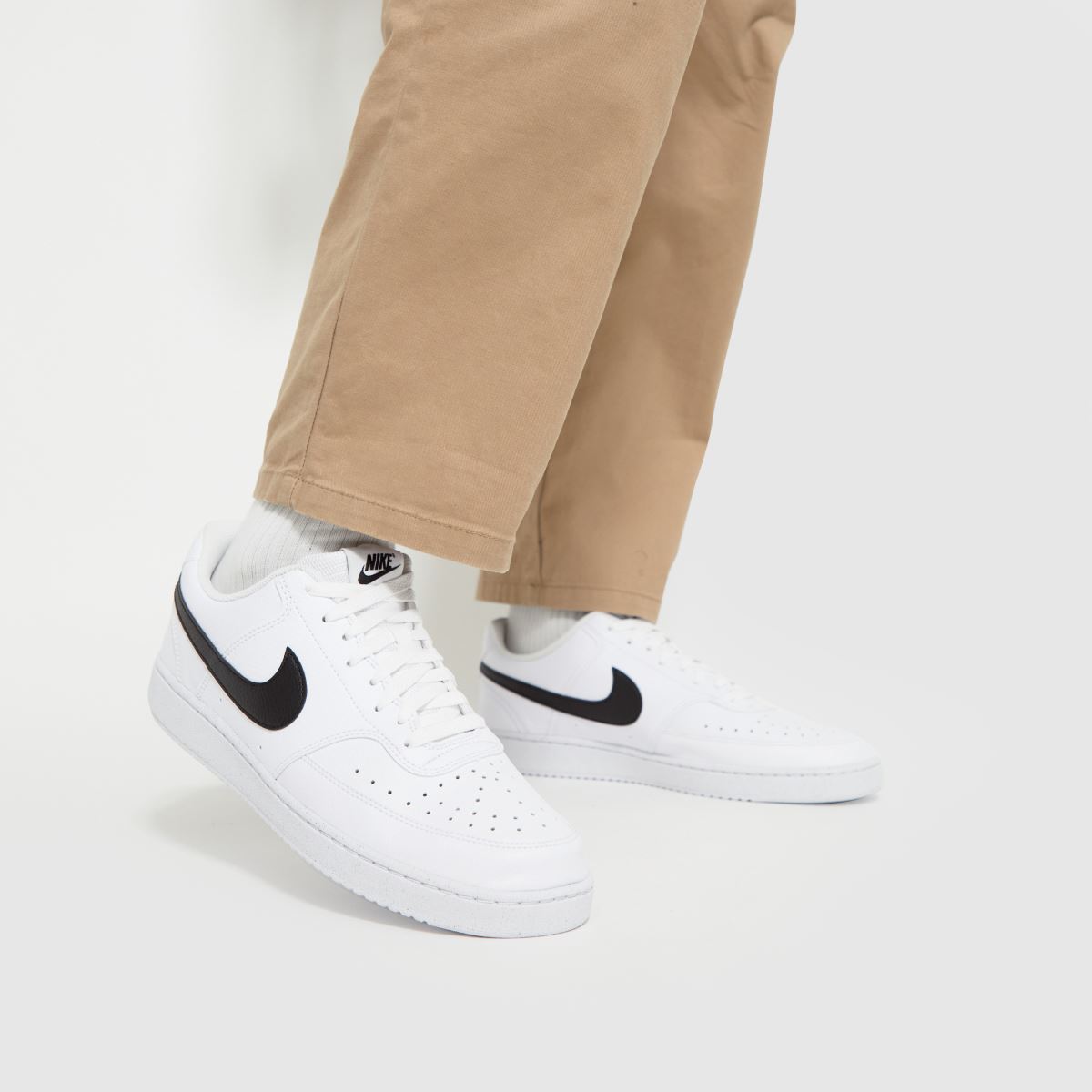 Nike Court Vision Low – Svarta och vita träningsskor
