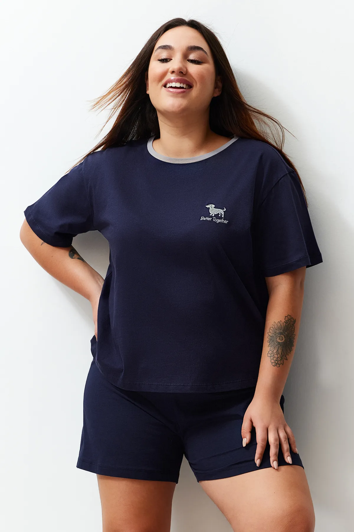 Trendyol Curve  Marineblaues, detailliertes gestricktes Paar-Pyjama-Set mit Stickerei TBBSS24AI00042