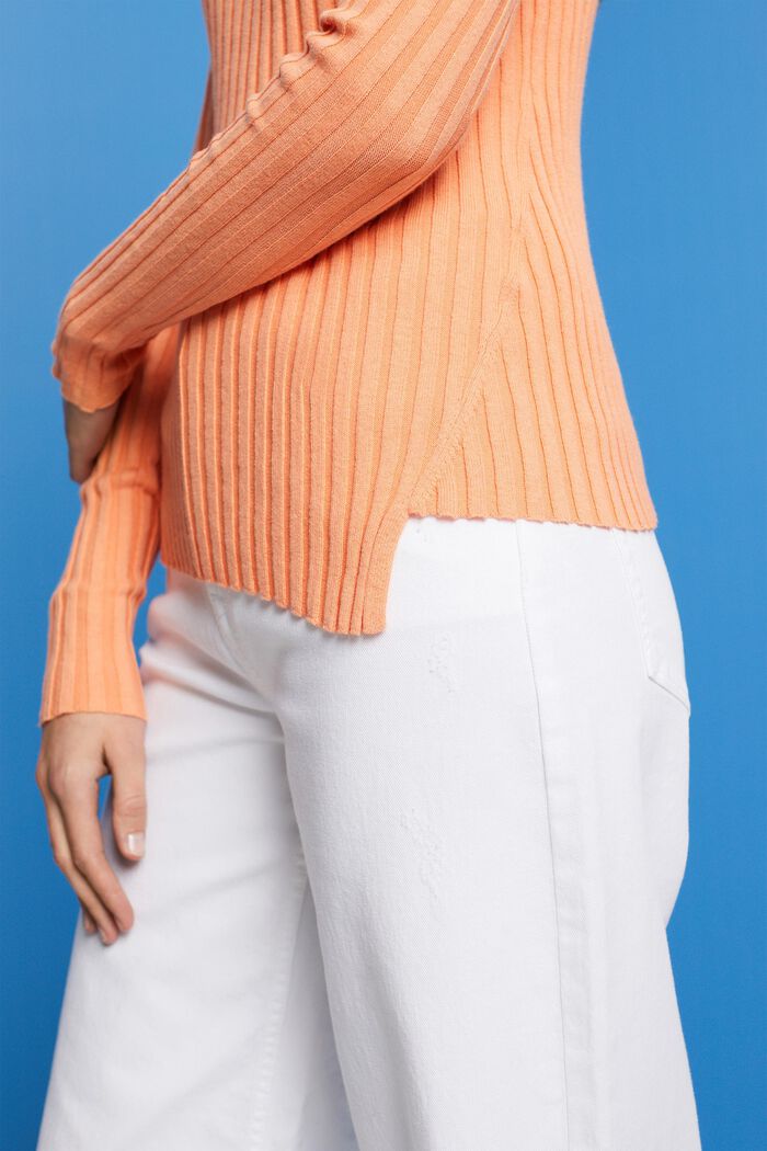 Asymmetrischer, gerippter Pullover aus Seidenmix