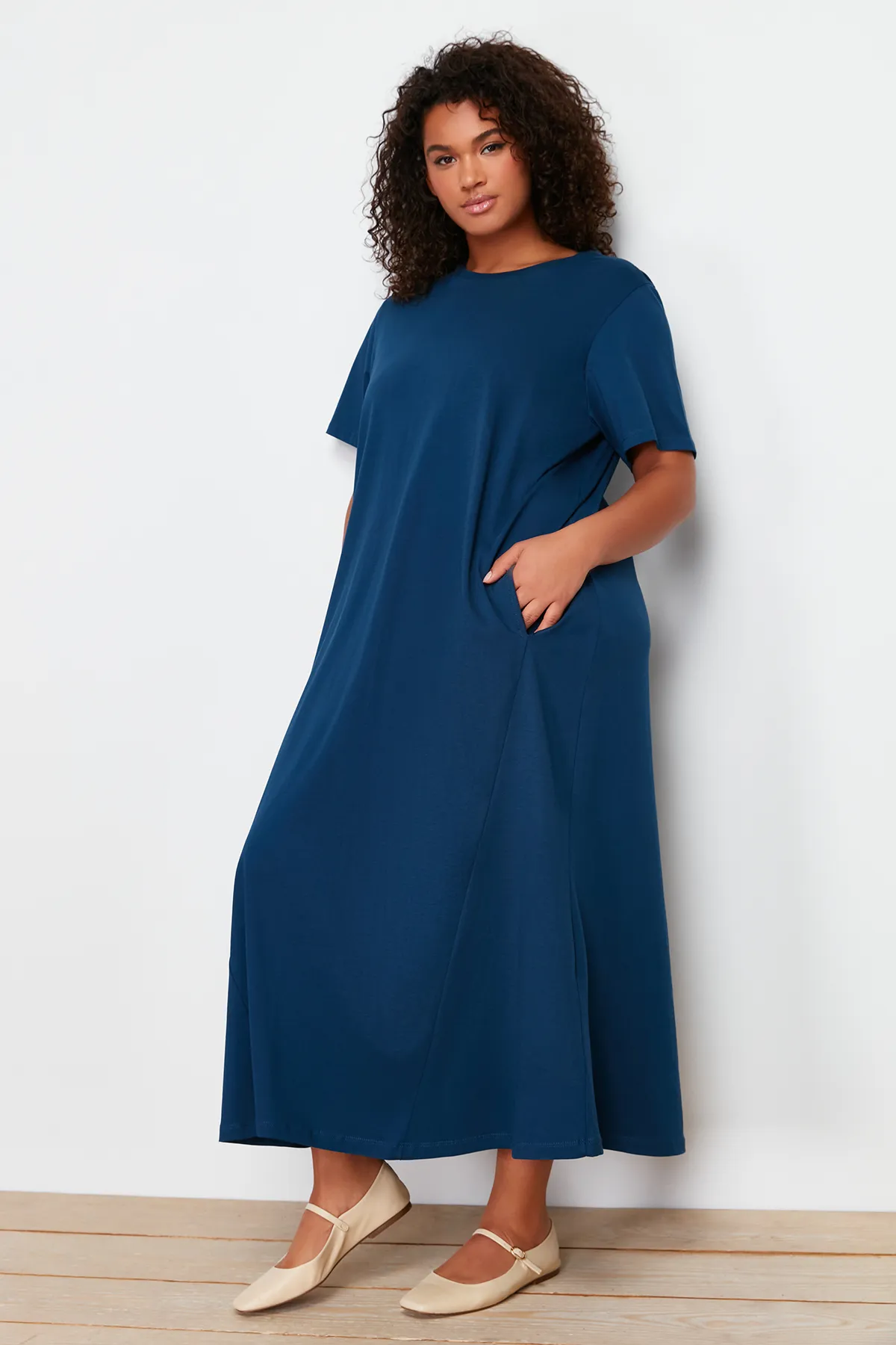 Trendyol Curve  Marineblaues Midi-Strick-T-Shirt-Kleid TBBSS24AH00067