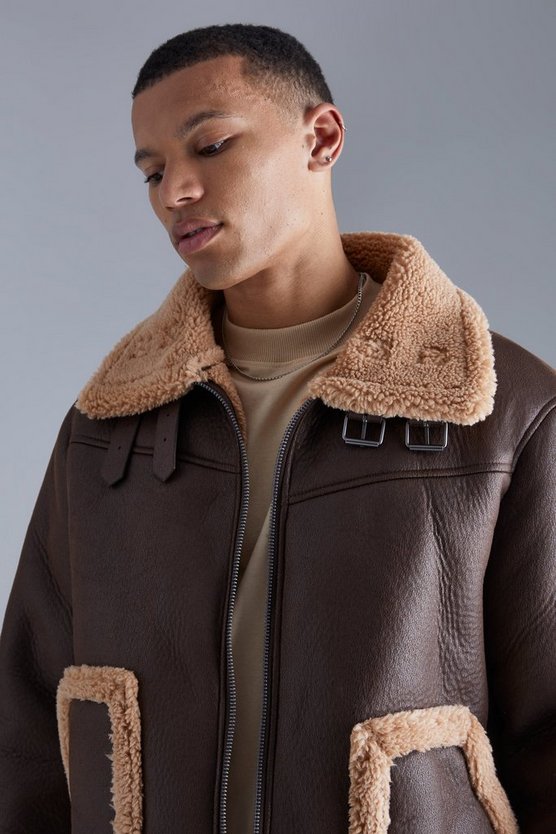 Tall PU-Fliegerjacke mit Borg-Detail