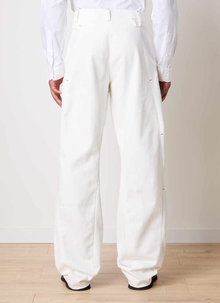 Pantaloni chino Jacquemus cu o croială confortabilă și buzunare interioare.