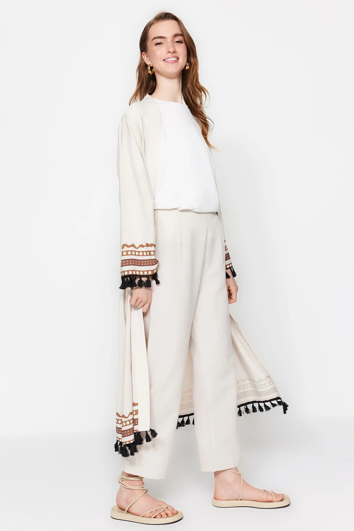 Trendyol Modest  Ecrufarbene, gewebte Hose aus Baumwollmischung mit weitem Bein TCTSS23TP00038