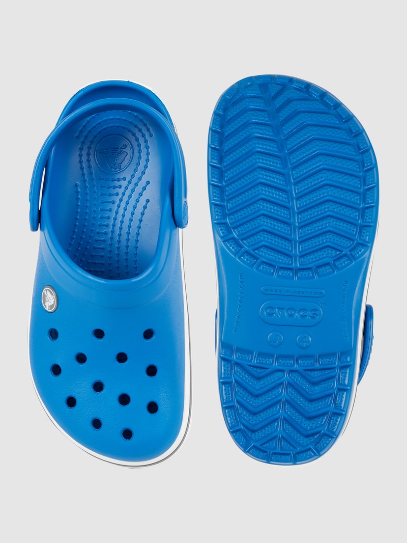 Clogs mit Luftlöchern in blau