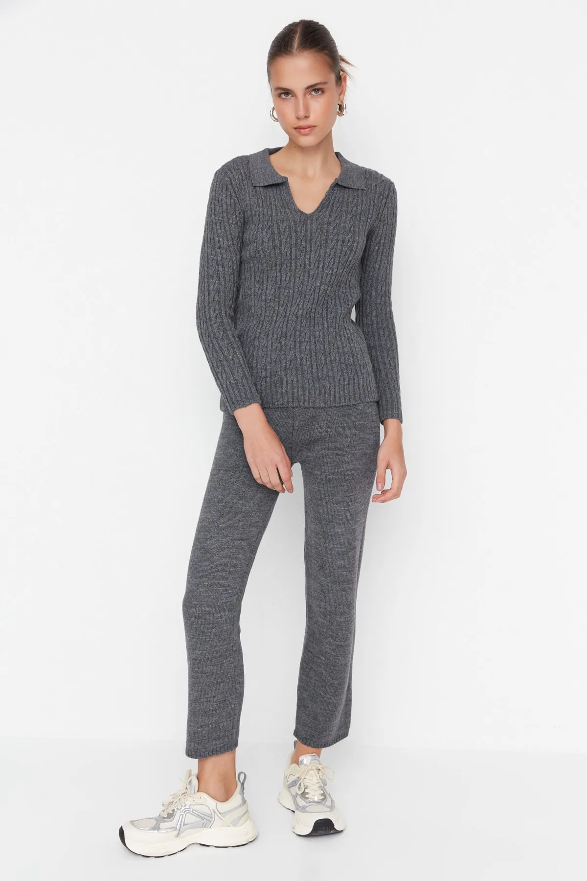 Trendyol Collection  Anthrazitfarbenes Strickoberteil und -unterteil mit Zopfmuster TWOAW23AU00024