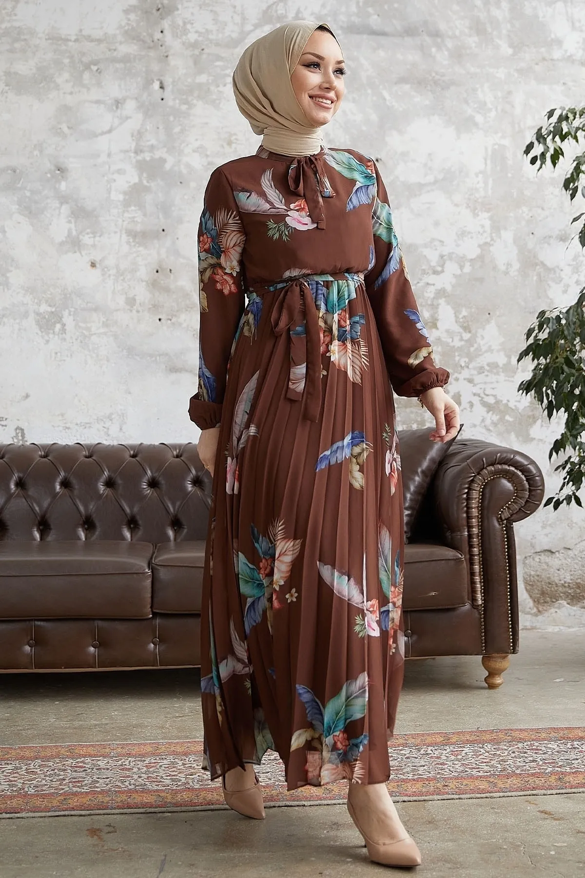 InStyle  Ares Chiffonkleid mit Federmuster – Bitterbraun