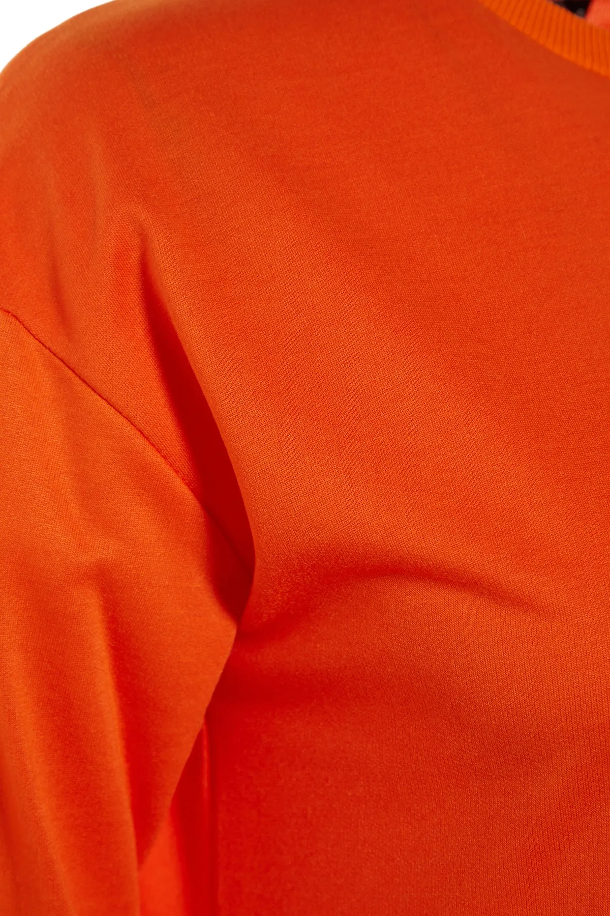 Trendyol Modest  Orangefarbenes Strickkleid mit Rundhalsausschnitt und Raffung TCTSS22EL00000