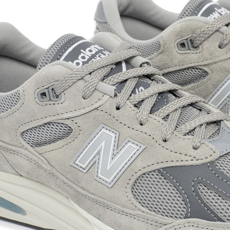 New Balance 991v2 