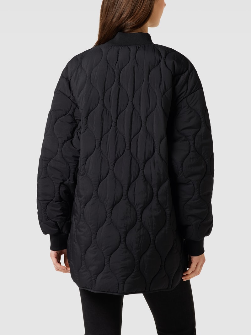 Steppjacke mit Strukturmuster in schwarz