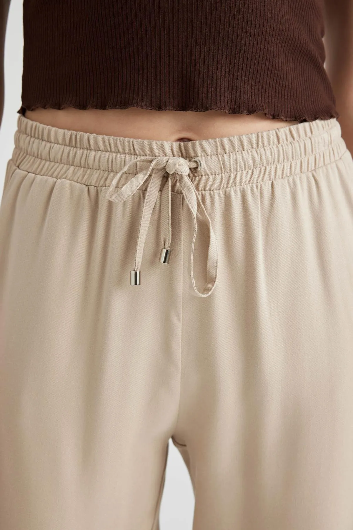 DeFacto  Gewebte Hose mit elastischem Bund und Taschen L3164az23sm