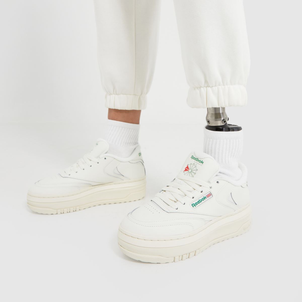 Reebok Club C Extra – Vita och beige träningsskor