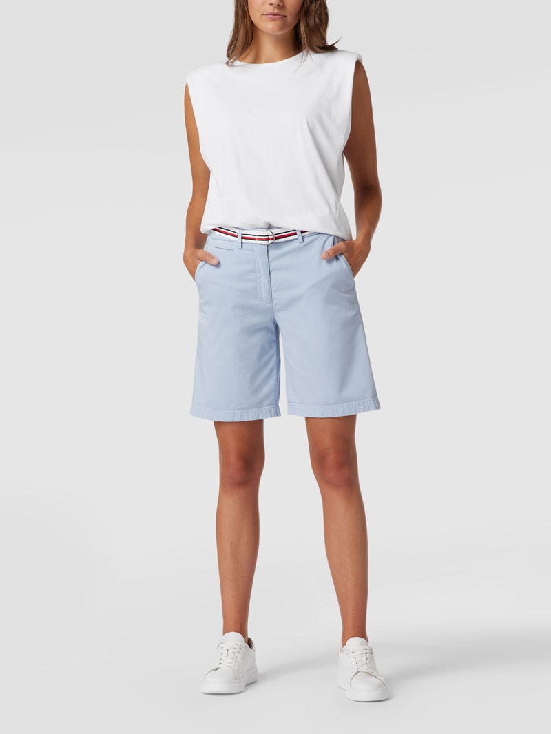 Bermudas mit Stoffgürtel in bleu
