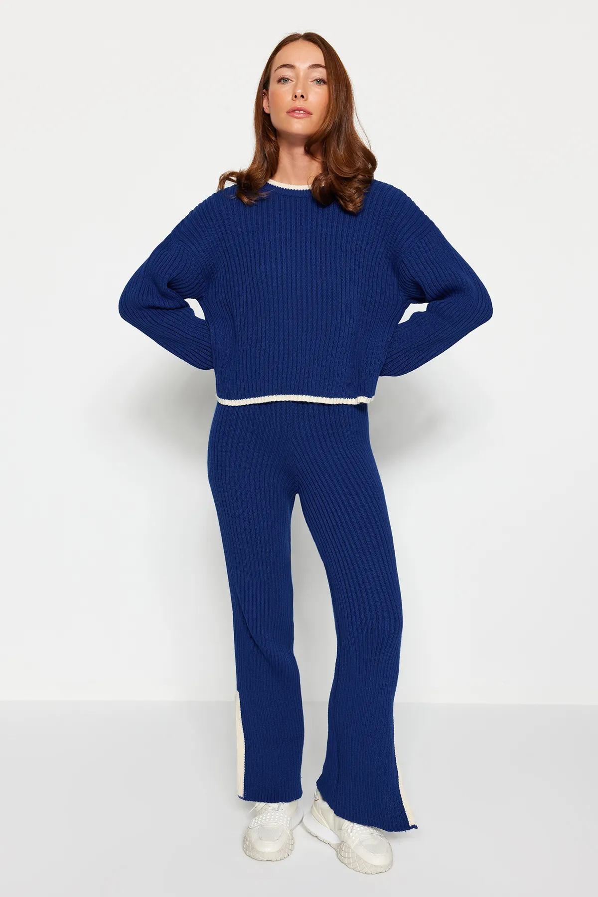 Trendyol Collection  Marineblaues Strickoberteil und -unterteil-Set mit Farbblockdesign TWOAW24AU00021