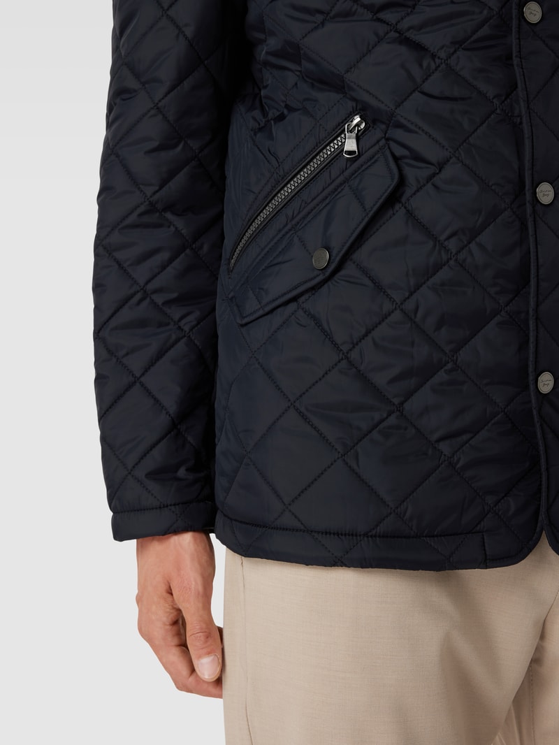 Steppjacke mit Stehkragen in schwarz