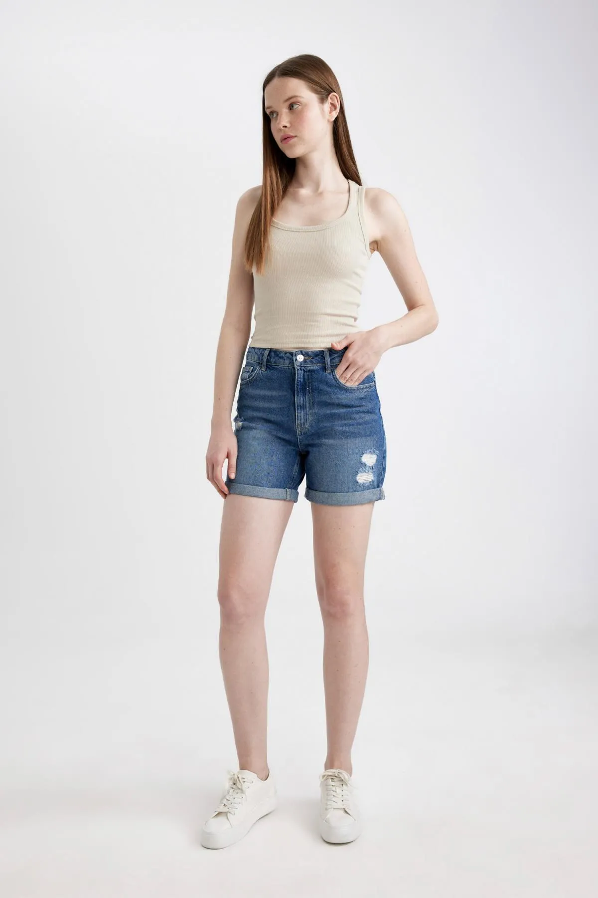 DeFacto  Tailliertes, geripptes Camisole mit U-Ausschnitt, Athlete A1665ax24sm