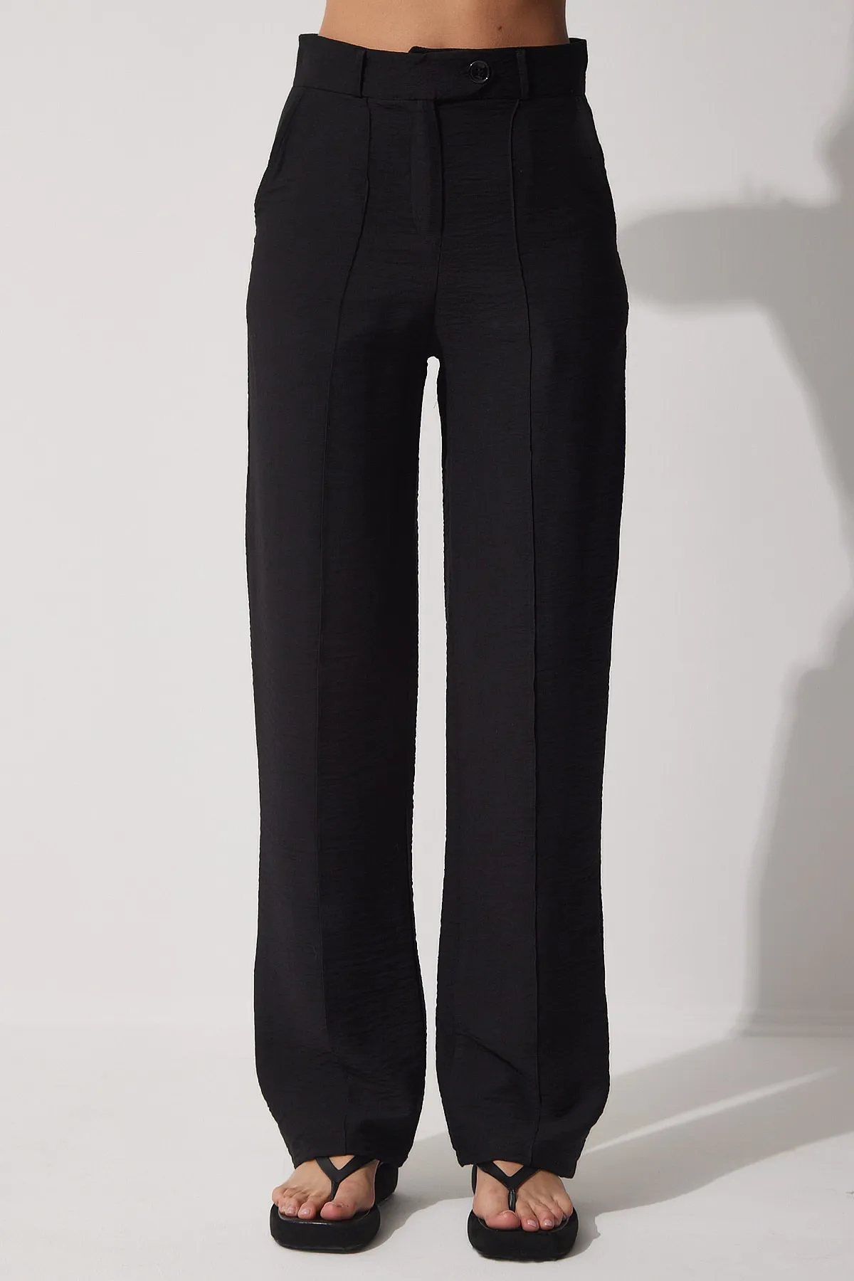 Happiness İstanbul  Schwarze Damen-Leinenhose mit weitem Bein und Darts-Motiv TO00053