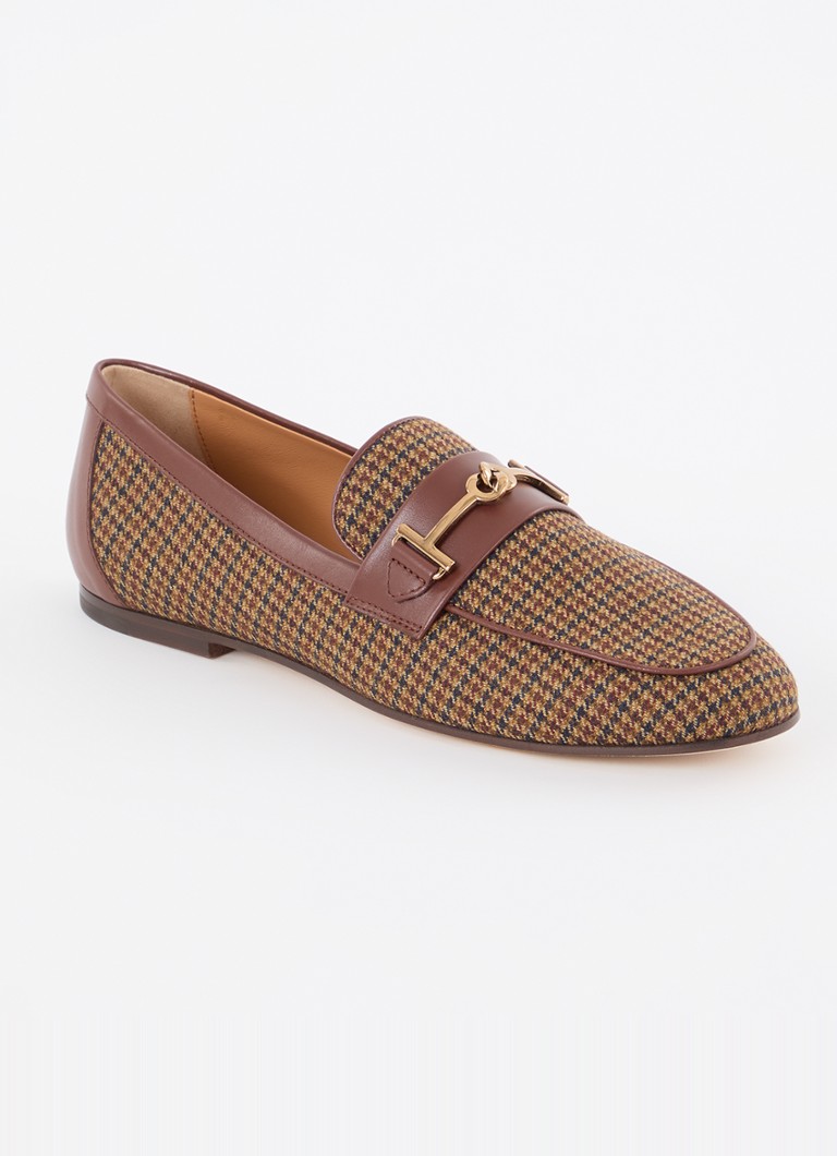 Tod'sin loaferit, joissa on kukonaskelkuvio ja nahkaisia yksityiskohtia