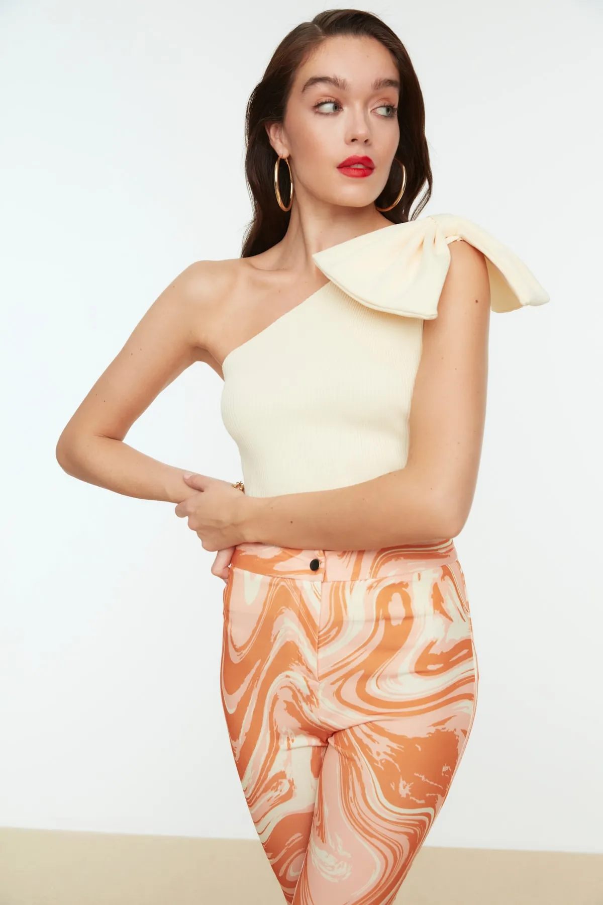 Trendyol Collection  Ecru-Strickbluse TPRSS22BZ0166