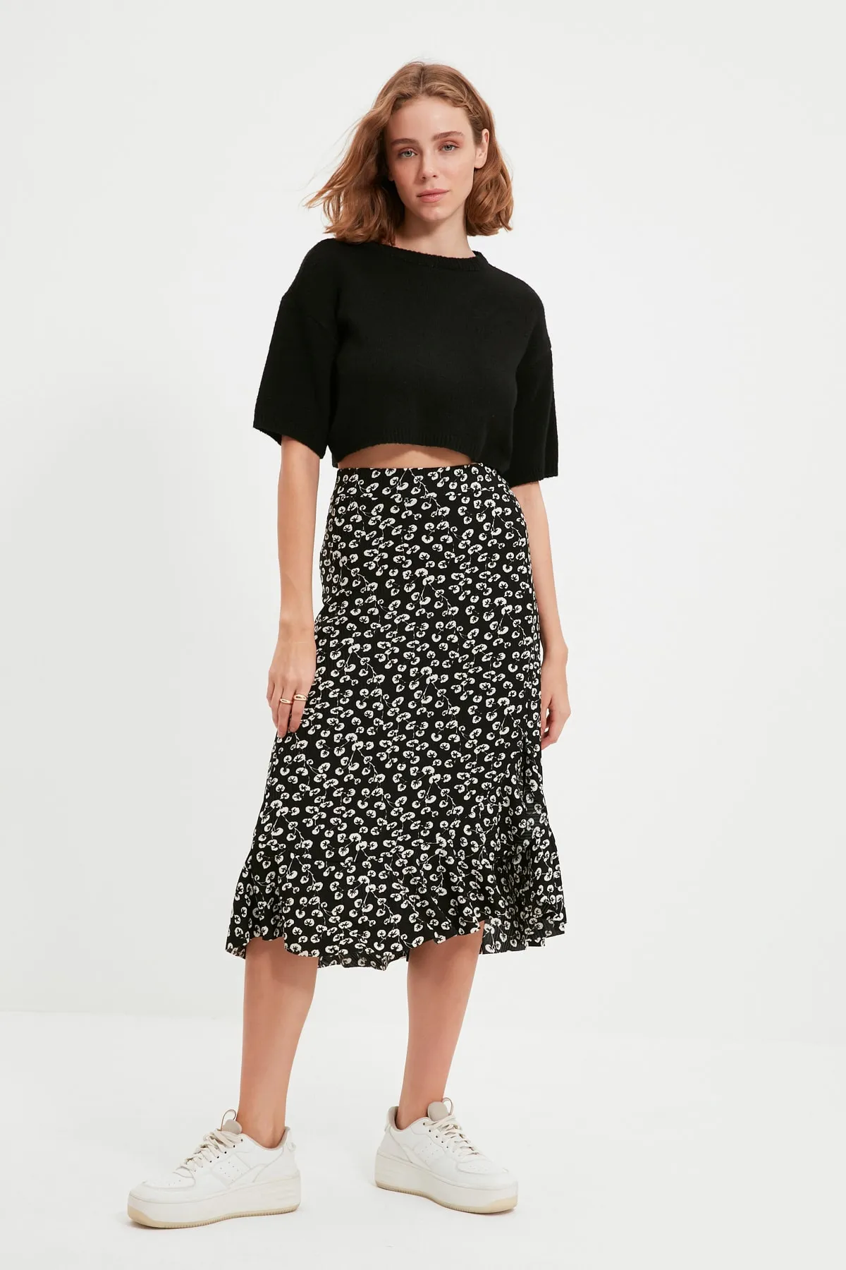 Trendyol Collection  Schwarzer bedruckter High-Waist-Midirock aus Stretch-Strick mit Raffung und Volant TWOSS21ET0029