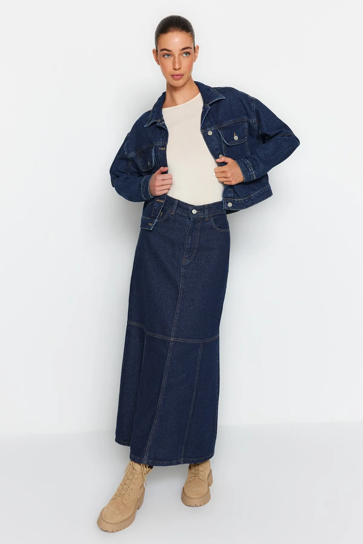 Trendyol Modest  Indigoblauer Jeansrock mit A-Form-Nähten und Detail TCTAW24EE00001