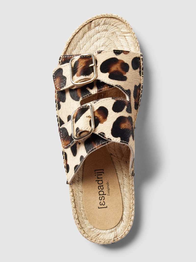 Slides mit Animal-Print in hellbraun