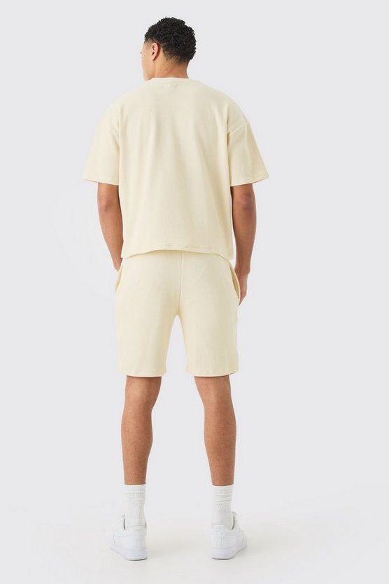 Kastiges Oversize T-Shirt und Shorts