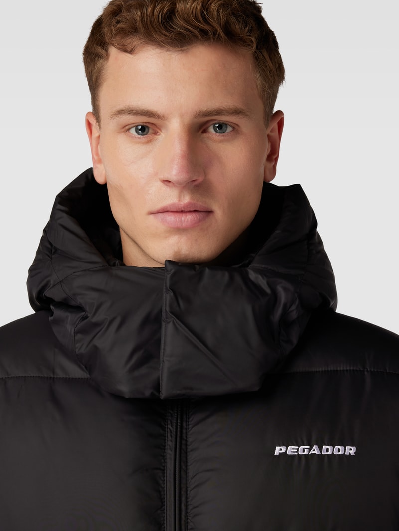 Steppjacke mit Kapuze Modell 'MARGO' in schwarz