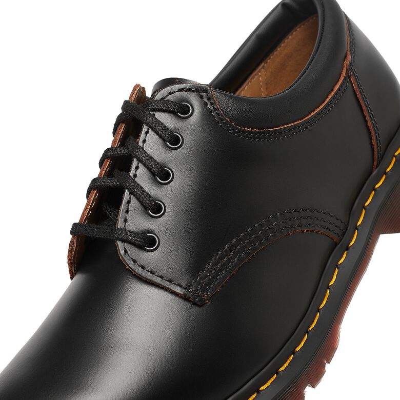 Dr. Martens 8053 5 Eye Shoe black vintage smooth