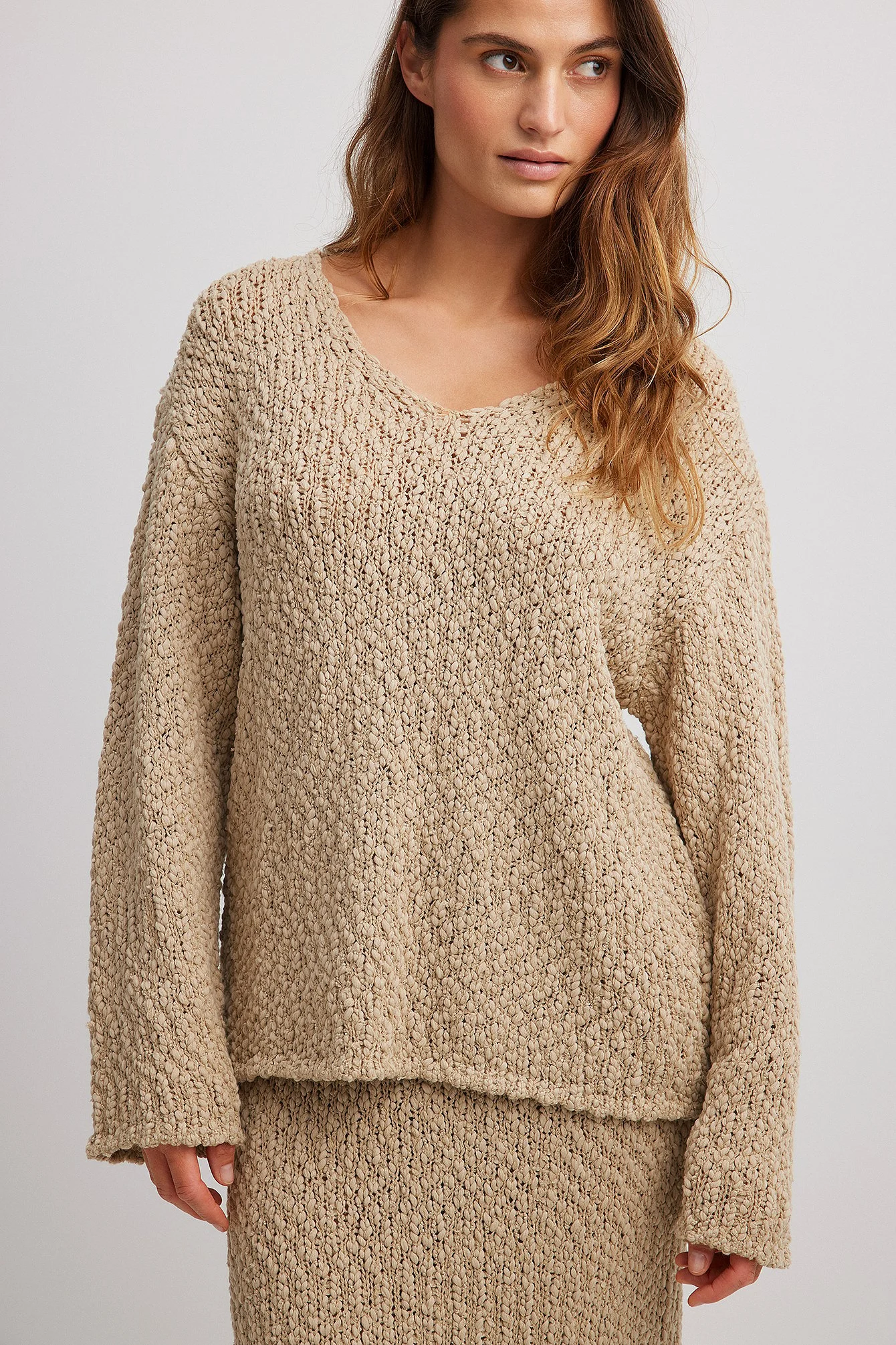 Strukturierter Strickpullover mit V-Ausschnitt