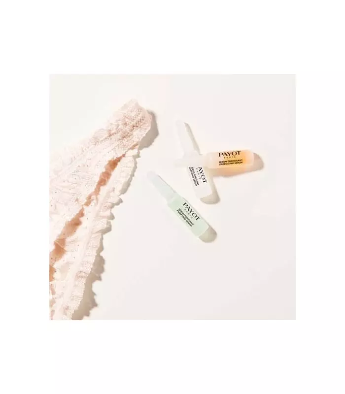 MY PERIOD LA CURE  LA CURE AUX EXTRAITS BOTANIQUES QUI ÉQUILIBRE LA PEAU AU COURS DU CYCLE FÉMININ