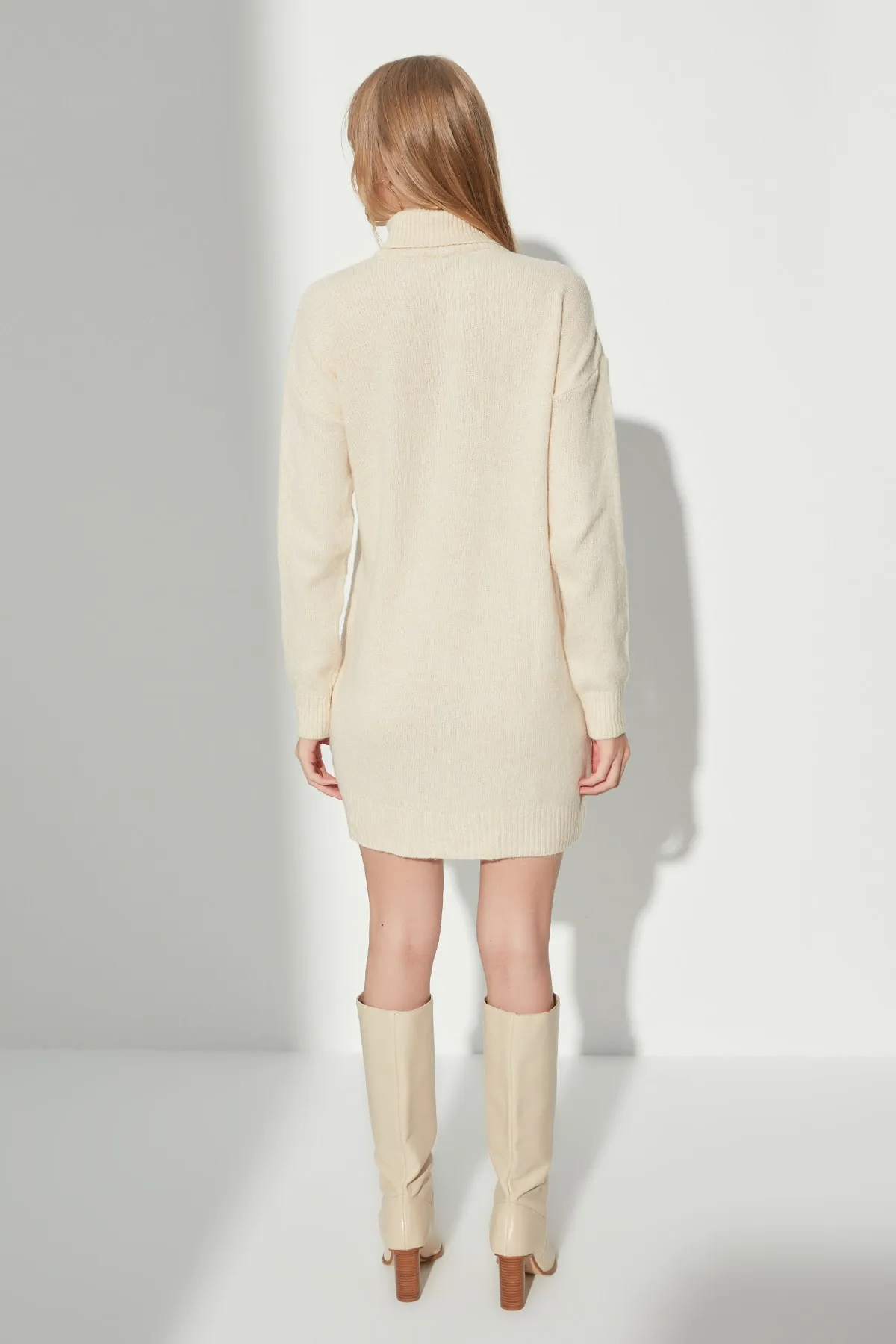 Trendyol Collection  Rollkragenpullover aus beigem Wollstrick TWOAW23EL00536