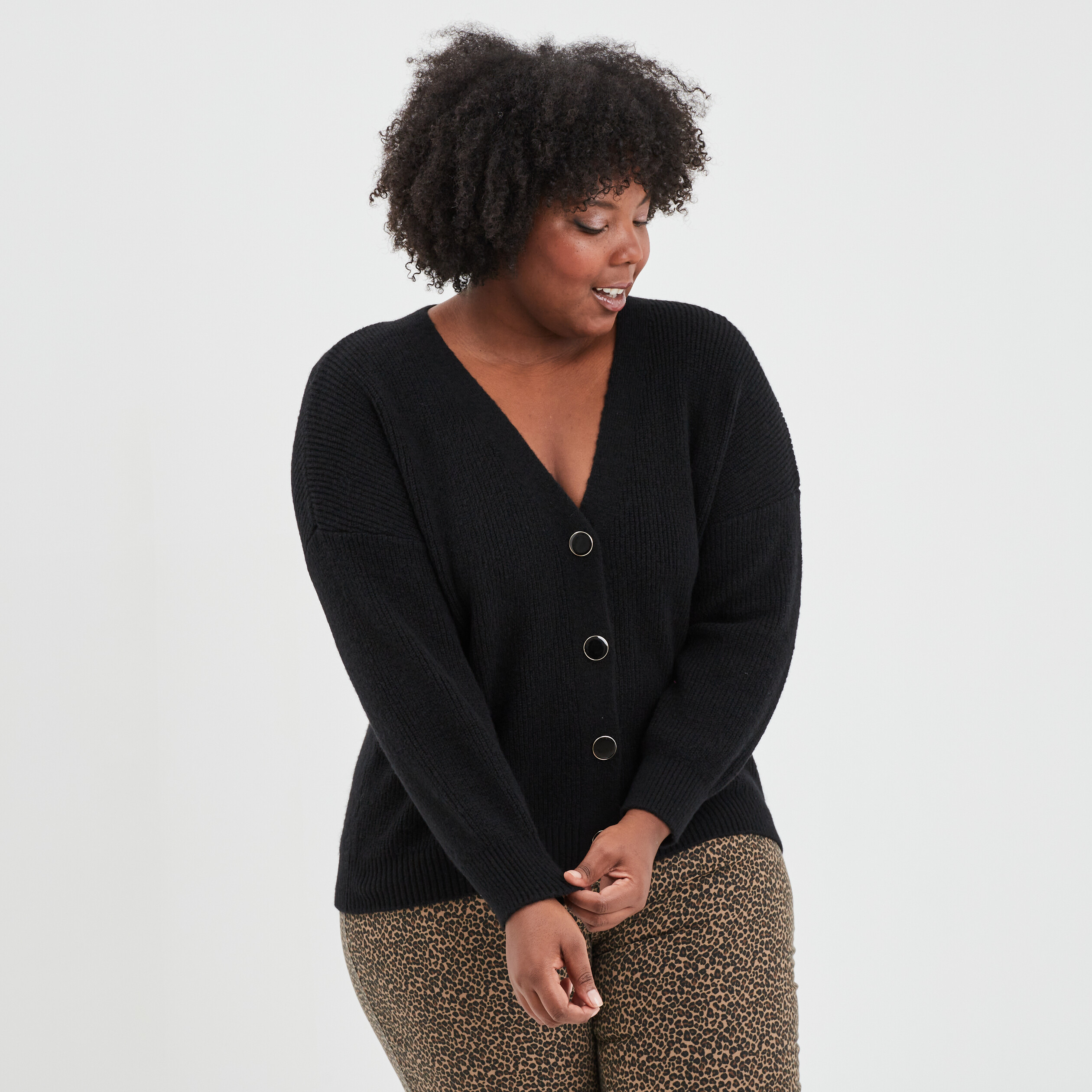 Gilet boutonné à col en V noir femme grande taille | La Halle