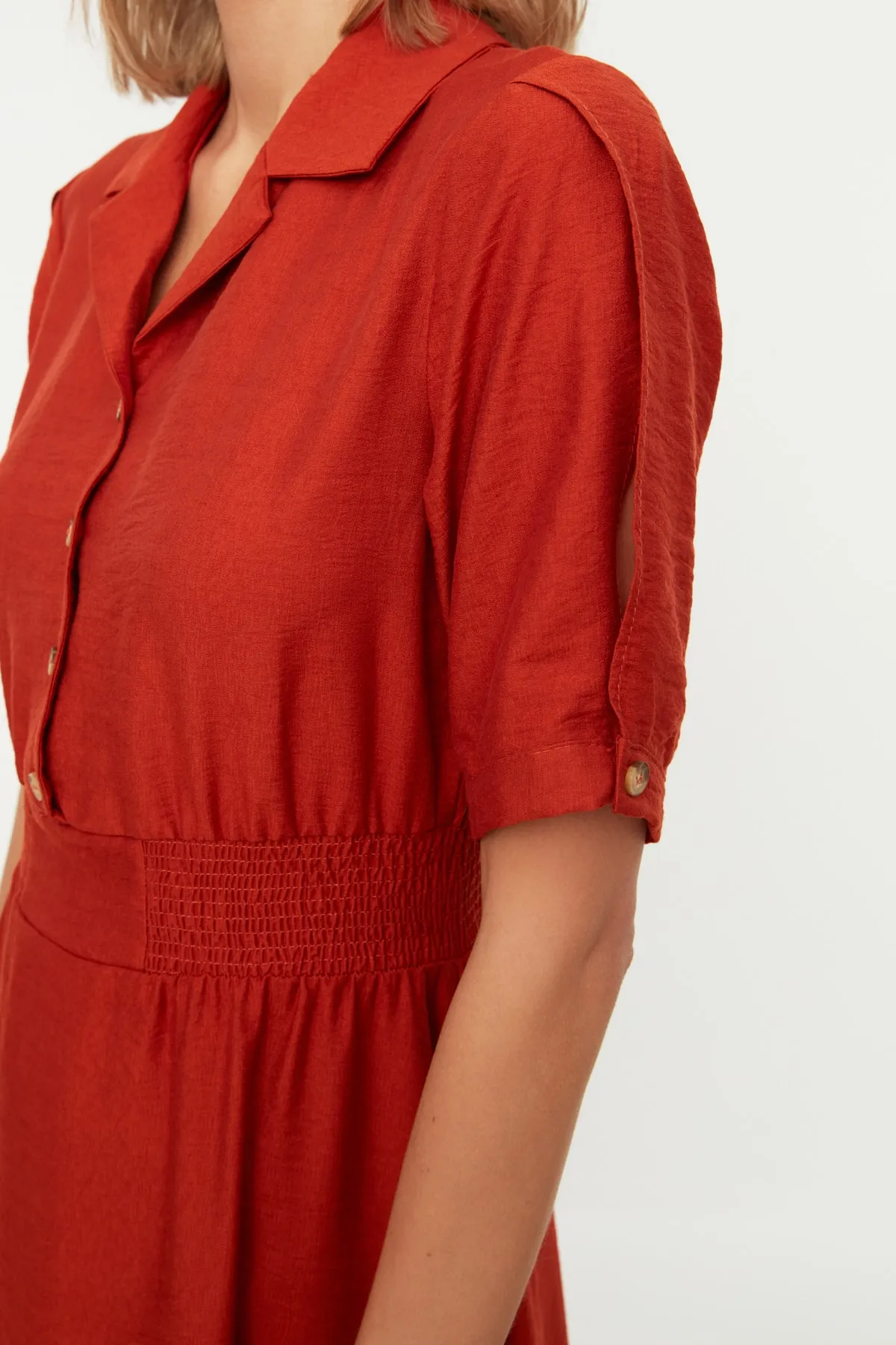 Trendyol Collection  Orangefarbenes Webkleid mit Gimpen- und Knopfdetails TWOSS21EL1023