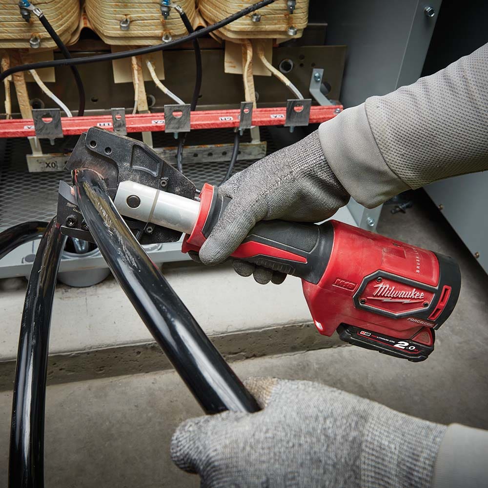 Cortador de cabos MILWAUKEE 18V 6T FORCE LOGIC com mandíbula e lâmina M18HCC-0C
