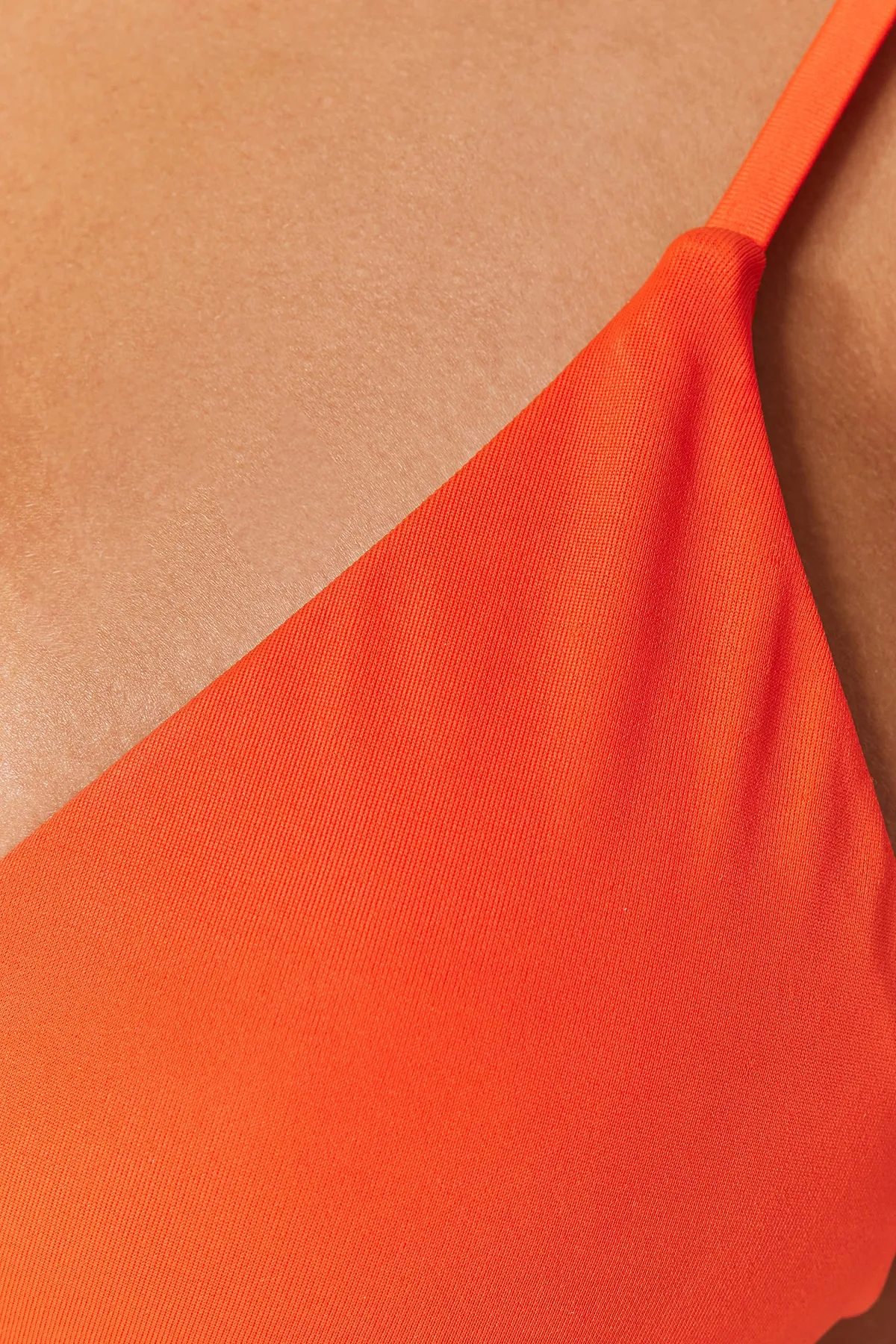 Trendyol Collection  Orangefarbenes Dreieck-Bikini-Set mit hohem Beinausschnitt und Bindeband TBESS22BT0046